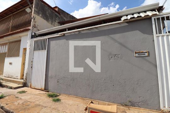Fachada de casa para alugar com 2 quartos, 50m² em Asa Sul, Brasília