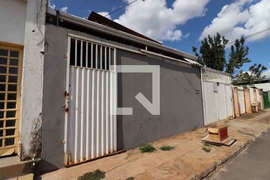 Fachada de casa para alugar com 2 quartos, 50m² em Asa Sul, Brasília