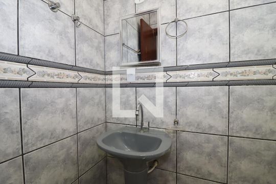 Banheiro Social de casa para alugar com 2 quartos, 50m² em Asa Sul, Brasília