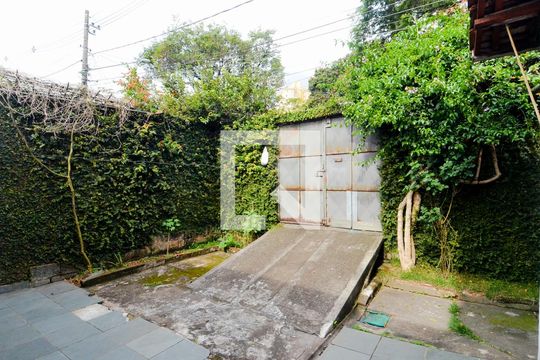 Garagem de casa à venda com 2 quartos, 476m² em Vila Galvão, Guarulhos
