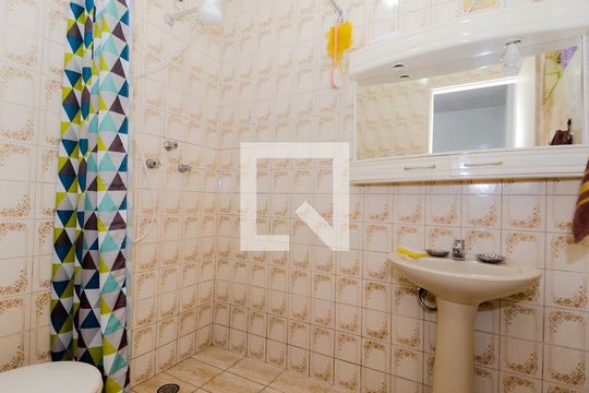 Banheiro da Suíte de casa à venda com 2 quartos, 476m² em Vila Galvão, Guarulhos