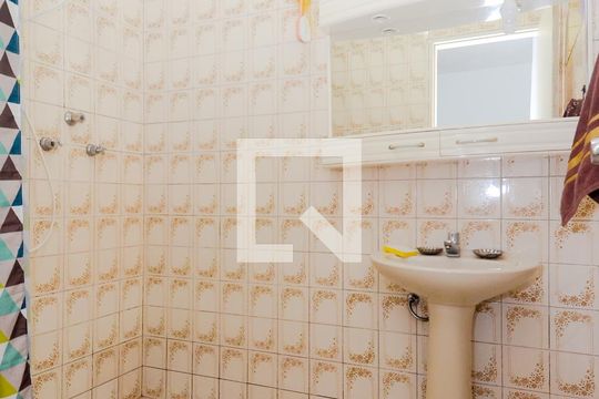 Banheiro da Suíte de casa à venda com 2 quartos, 476m² em Vila Galvão, Guarulhos