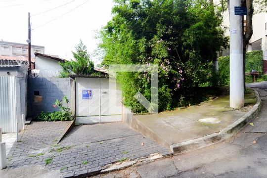 Fachada de casa à venda com 2 quartos, 476m² em Vila Galvão, Guarulhos
