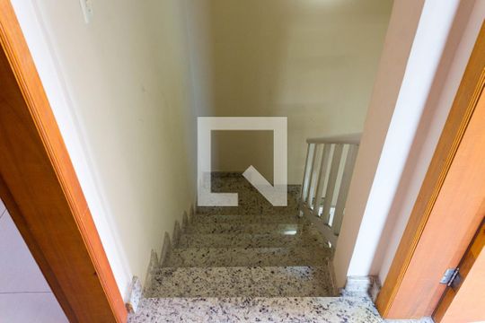 Escadas de casa à venda com 6 quartos, 350m² em Nova Petrópolis, São Bernardo do Campo