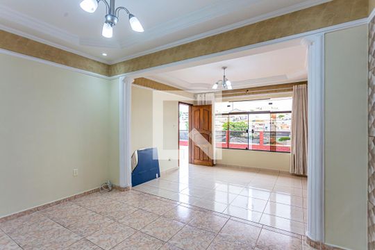 Sala de casa à venda com 3 quartos, 300m² em Jardim Santo André, Santo André