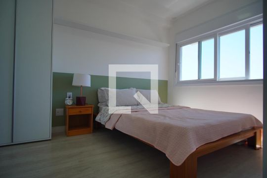 Quarto Suíte  de apartamento para alugar com 1 quarto, 52m² em Petrópolis, Porto Alegre