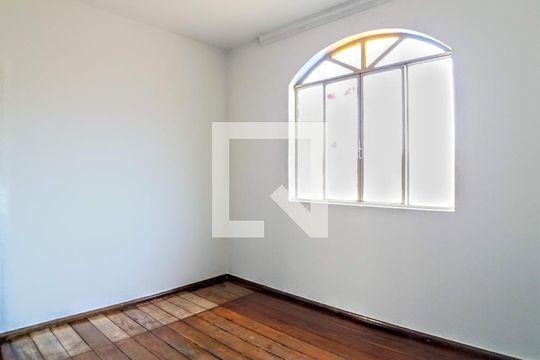 Casa à venda com 4 quartos, 516m² em Santa Efigênia, Belo Horizonte