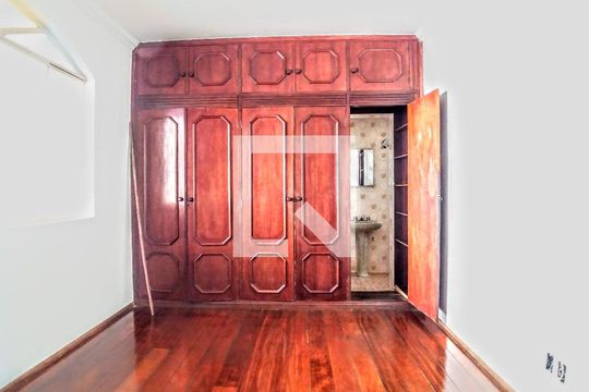 Casa à venda com 4 quartos, 516m² em Santa Efigênia, Belo Horizonte