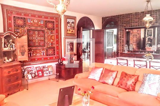 Casa à venda com 7 quartos, 336m² em Santa Lúcia, Belo Horizonte