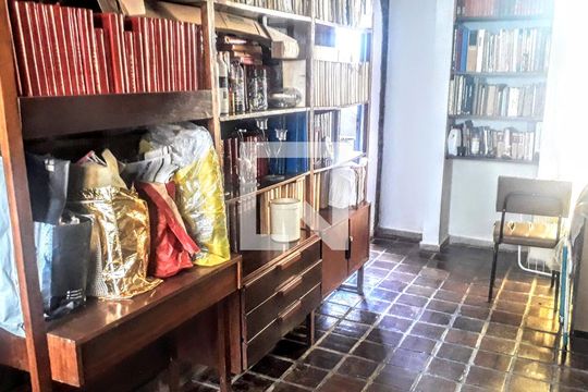 Casa à venda com 7 quartos, 336m² em Santa Lúcia, Belo Horizonte