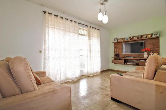 Casa à venda com 3 quartos, 360m² em Betânia, Belo Horizonte