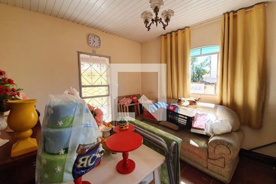 Casa à venda com 2 quartos, 108m² em Horto Florestal, Belo Horizonte