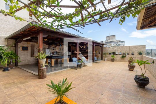 Casa à venda com 4 quartos, 360m² em Camargos, Belo Horizonte