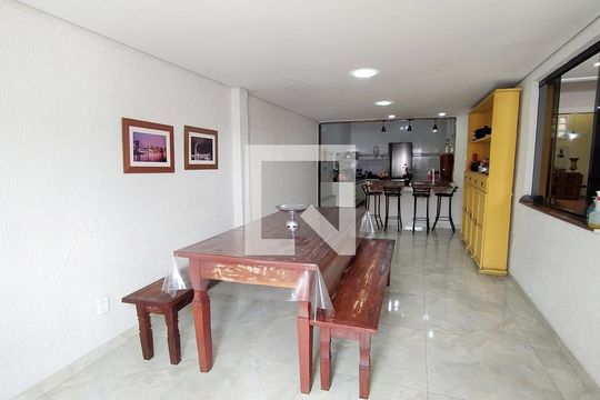 Casa à venda com 3 quartos, 235m² em Jardim Leblon, Belo Horizonte