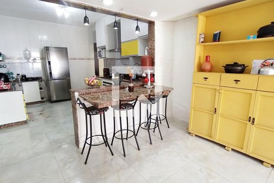 Casa à venda com 3 quartos, 235m² em Jardim Leblon, Belo Horizonte