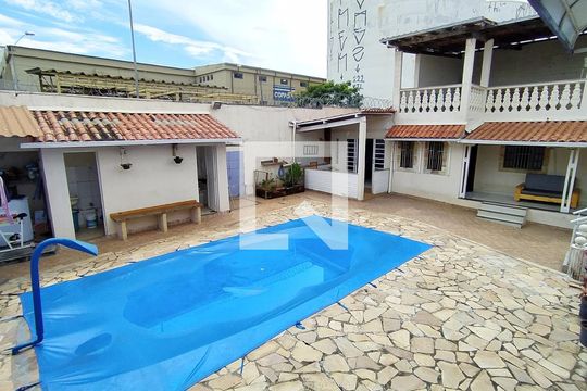 Casa à venda com 3 quartos, 235m² em Jardim Leblon, Belo Horizonte