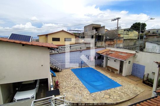 Casa à venda com 3 quartos, 235m² em Jardim Leblon, Belo Horizonte