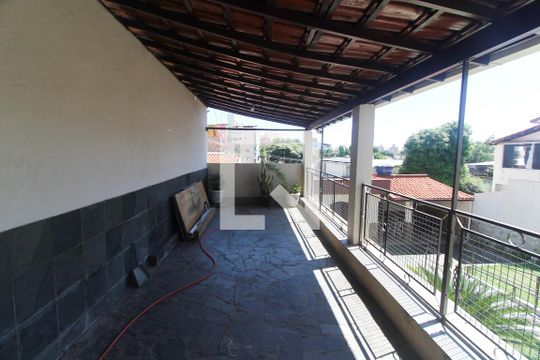Garagem de casa à venda com 3 quartos, 367m² em Santa Branca, Belo Horizonte