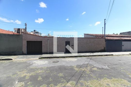 Vista da Rua de casa à venda com 3 quartos, 367m² em Santa Branca, Belo Horizonte