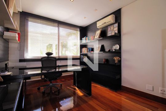 Casa de Condomínio à venda com 4 quartos, 463m² em Alphaville, Nova Lima