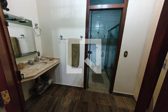Casa de Condomínio à venda com 3 quartos, 250m² em Retiro do Chalé, Brumadinho