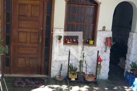 Casa à venda com 4 quartos, 212m² em Sagrada Família, Belo Horizonte