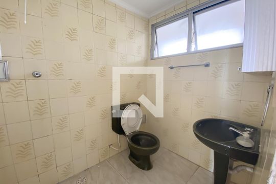 Banheiro de apartamento para alugar com 3 quartos, 60m² em I.a.p.i., Osasco