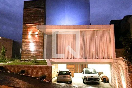 Casa à venda com 3 quartos, 420m² em Centro, Contagem