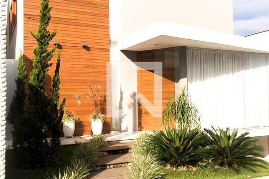 Casa à venda com 3 quartos, 420m² em Centro, Contagem