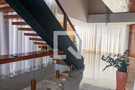 Casa à venda com 3 quartos, 420m² em Centro, Contagem