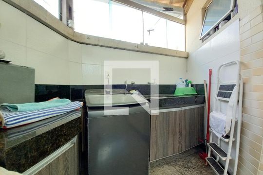 Apartamento à venda com 3 quartos, 153m² em Heliópolis, Belo Horizonte