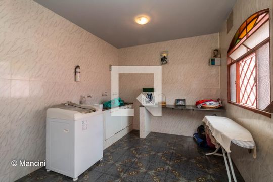 Casa à venda com 3 quartos, 200m² em Copacabana, Belo Horizonte