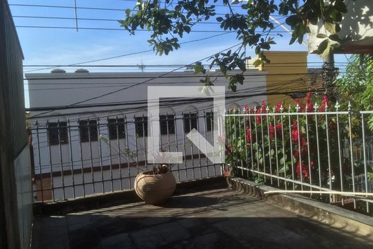Casa à venda com 3 quartos, 230m² em Santa Tereza, Belo Horizonte