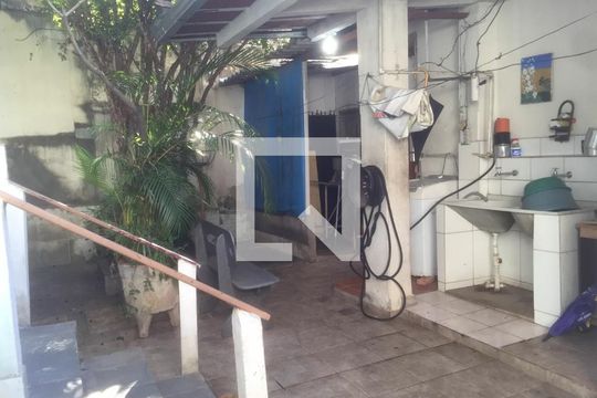 Casa à venda com 3 quartos, 230m² em Santa Tereza, Belo Horizonte