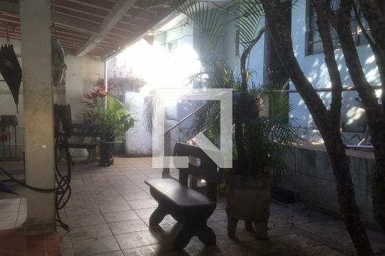 Casa à venda com 3 quartos, 230m² em Santa Tereza, Belo Horizonte