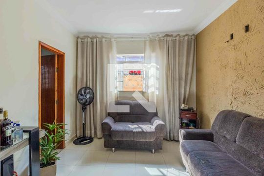 Casa à venda com 4 quartos, 360m² em Industrial, Contagem