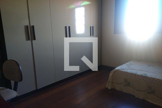 Casa à venda com 3 quartos, 280m² em Camargos, Belo Horizonte