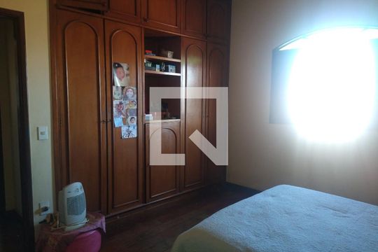 Casa à venda com 3 quartos, 280m² em Camargos, Belo Horizonte