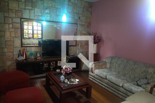 Casa à venda com 3 quartos, 280m² em Camargos, Belo Horizonte