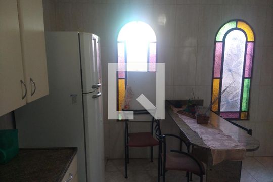 Casa à venda com 3 quartos, 280m² em Camargos, Belo Horizonte