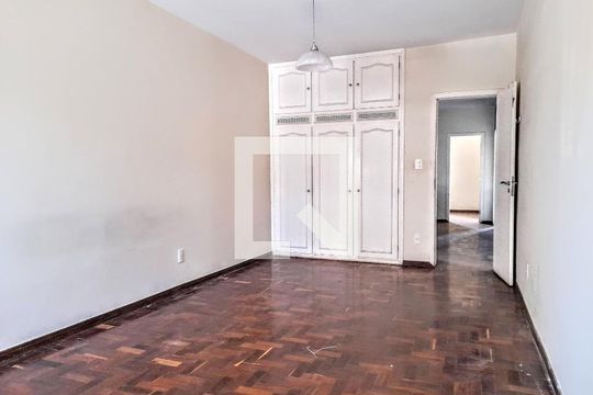 Casa à venda com 4 quartos, 186m² em Santa Tereza, Belo Horizonte