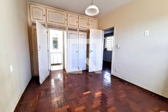 Casa à venda com 4 quartos, 186m² em Santa Tereza, Belo Horizonte