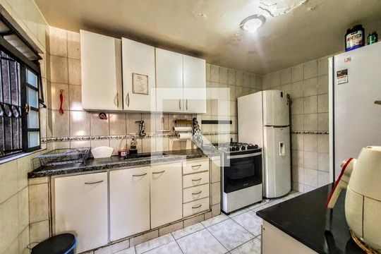 Casa à venda com 4 quartos, 137m² em Colégio Batista, Belo Horizonte