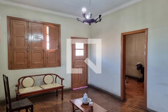 Casa à venda com 4 quartos, 419m² em Cachoeirinha, Belo Horizonte