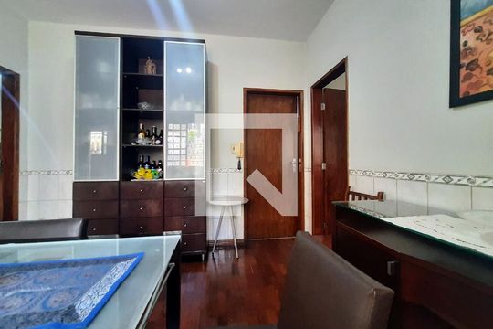Casa à venda com 4 quartos, 150m² em Jardim Industrial, Contagem