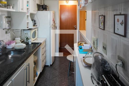 Cozinha e Área de Serviço de apartamento à venda com 3 quartos, 80m² em Vila Gumercindo, São Paulo