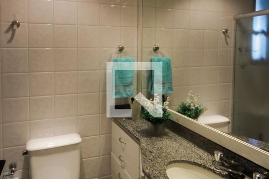 Banheiro de apartamento à venda com 3 quartos, 80m² em Vila Gumercindo, São Paulo