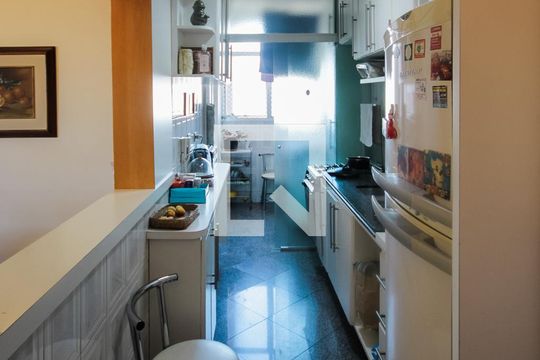 Cozinha e Área de Serviço de apartamento à venda com 3 quartos, 80m² em Vila Gumercindo, São Paulo