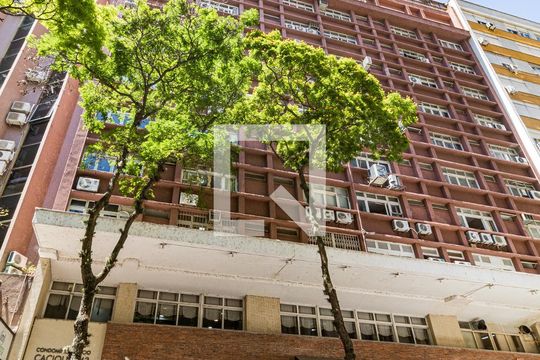 Fachada e portaria de kitnet/studio para alugar com 1 quarto, 45m² em Centro Histórico, Porto Alegre