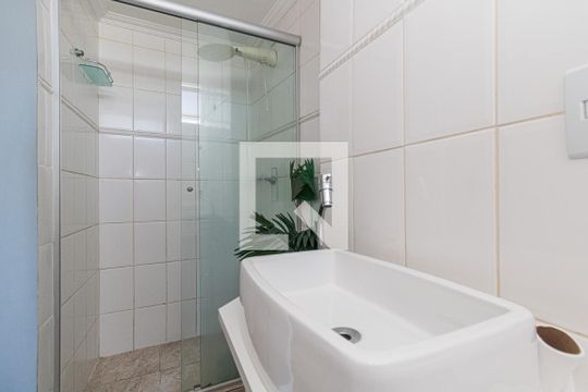 Banheiro de kitnet/studio para alugar com 1 quarto, 45m² em Centro Histórico, Porto Alegre